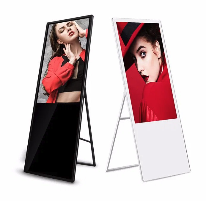 Bornes digitales LED format vertical avec habillage visuel mode, illustrant un usage vitrine et point de vente